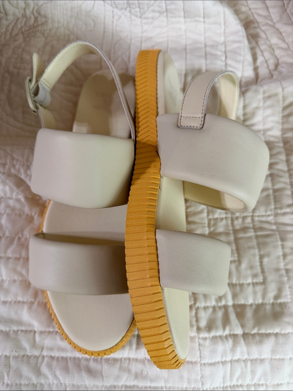 Sorel Cream Leather Two-Strap Sandals with Yellow Sole SZ 9. New. No box - Picture 2 of 6
